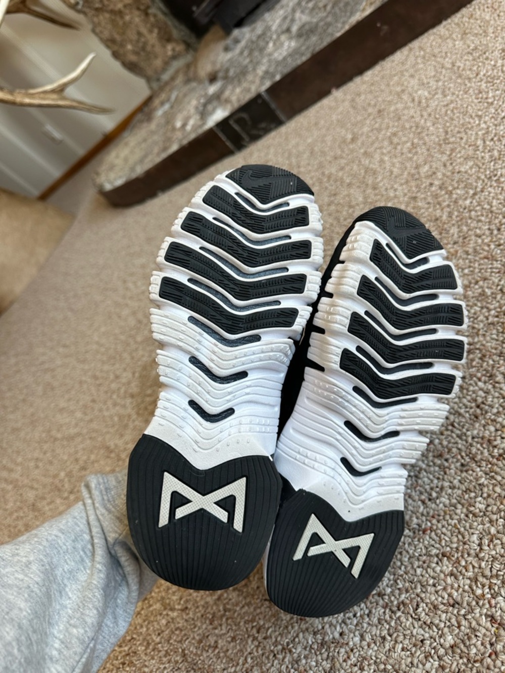 Nike Black and White Metcon 5 - Picture 5 of 7